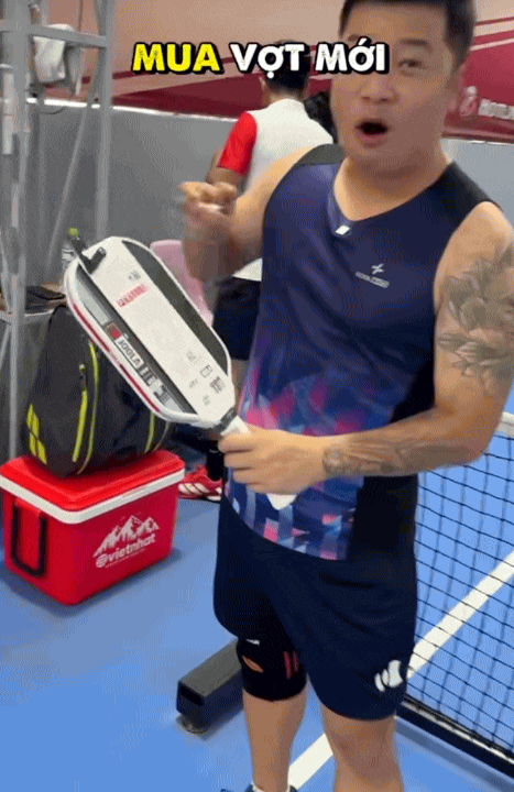 Bố 3 con rủ vợ chơi pickleball, thuê hẳn HLV, đầu tư cho vợ 