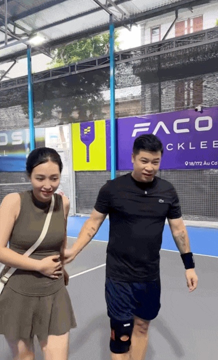 Bố 3 con rủ vợ chơi pickleball, thuê hẳn HLV, đầu tư cho vợ 