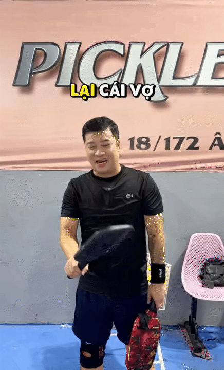 Bố 3 con rủ vợ chơi pickleball, thuê hẳn HLV, đầu tư cho vợ 