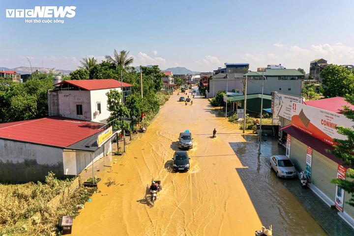 Dự báo thời tiết 10/10: Hà Nội nắng 33°C, lũ dữ vẫn gây ngập nhiều tỉnh miền Bắc - Ảnh 1. Dự báo thời tiết 10/10: Hà Nội nắng 33°C, lũ dữ vẫn gây ngập nhiều tỉnh miền Bắc - Ảnh 1.