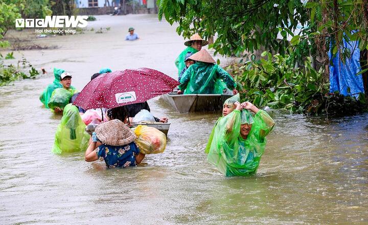 Nước chưa rút, ngoại thành Hà Nội tiếp tục chìm trong biển nước 2–4 ngày tới - Ảnh 1. Nước chưa rút, ngoại thành Hà Nội tiếp tục chìm trong biển nước 2–4 ngày tới - Ảnh 1.
