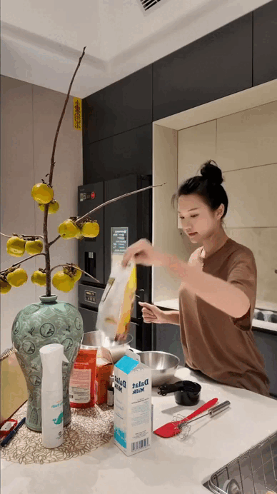 Quá nể độ ăn chơi của vợ chồng Đoàn Văn Hậu: Soi phát ra ngay món đồ giá trăm triệu chình ình góc nhà!- Ảnh 1. Quá nể độ ăn chơi của vợ chồng Đoàn Văn Hậu: Soi phát ra ngay món đồ giá trăm triệu chình ình góc nhà!- Ảnh 1.