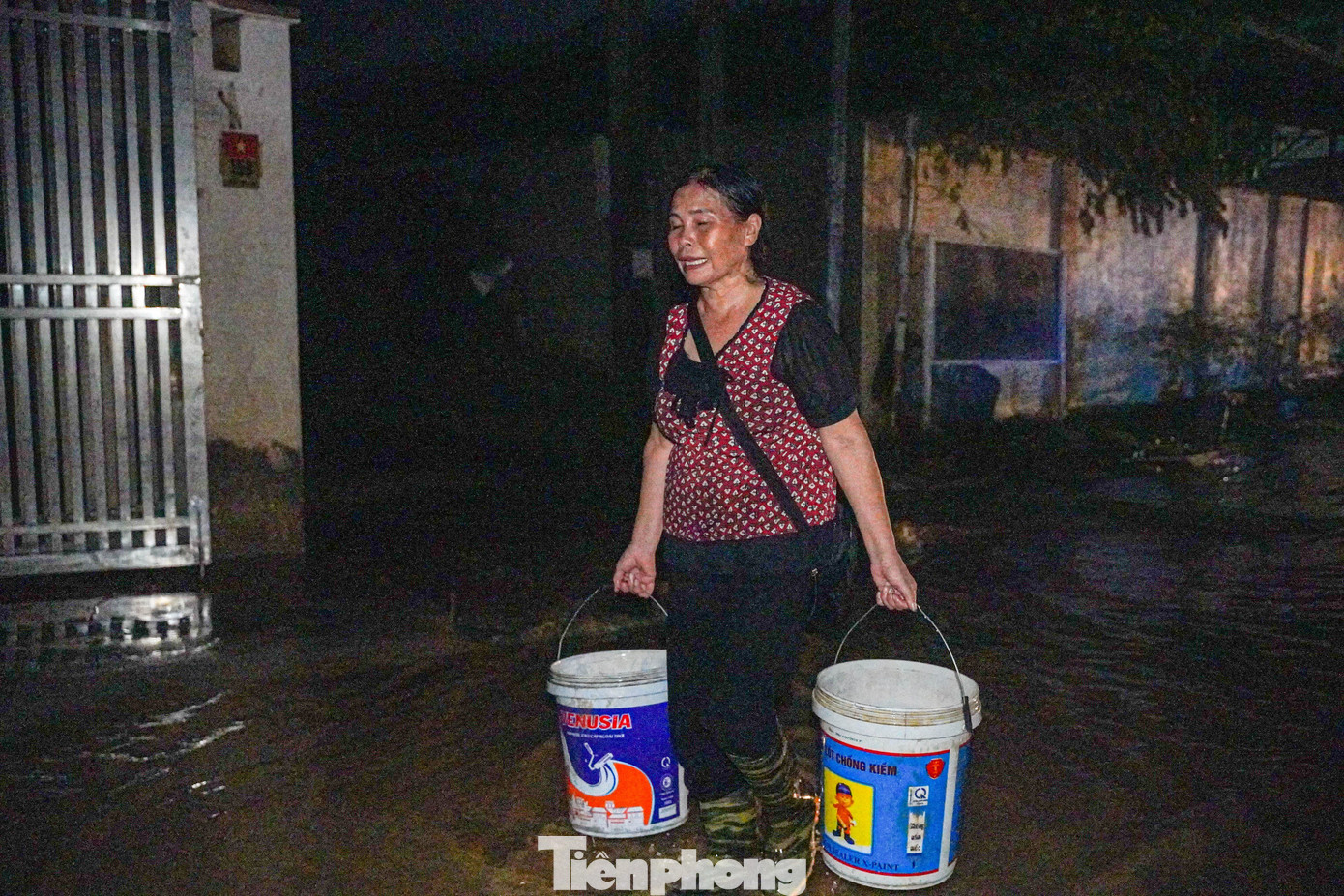 Hơn 100 giờ không điện nước, người Thái Nguyên vật lộn giữa bùn lũ và 'trăm bề thiếu thốn' - Ảnh 6. Hơn 100 giờ không điện nước, người Thái Nguyên vật lộn giữa bùn lũ và 'trăm bề thiếu thốn' - Ảnh 6.