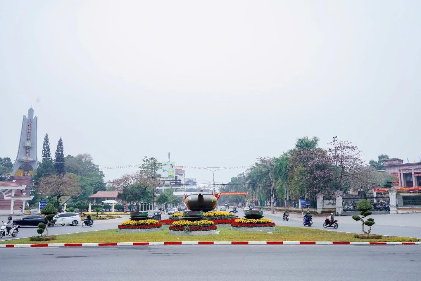 Tung tích "chén trà" bị lũ cuốn ở Thái Nguyên: Người đàn ông nổi tiếng khắp MXH nhờ một hành động - Ảnh 1. Tung tích "chén trà" bị lũ cuốn ở Thái Nguyên: Người đàn ông nổi tiếng khắp MXH nhờ một hành động - Ảnh 1.