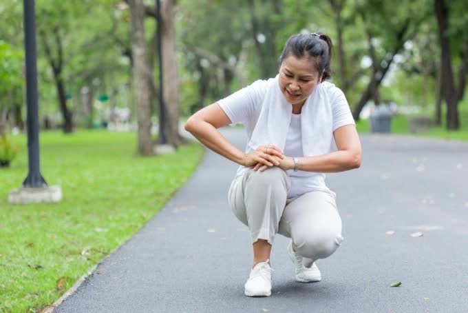 Tại sao phụ nữ hay bị loãng xương: BS giải thích vì phải rút canxi từ xương để làm việc này, quên bổ sung lại thì hậu quả càng rõ- Ảnh 4. Tại sao phụ nữ hay bị loãng xương: BS giải thích vì phải rút canxi từ xương để làm việc này, quên bổ sung lại thì hậu quả càng rõ- Ảnh 4.