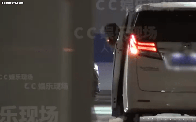 1 cặp đôi phim giả tình thật lộ clip lén lút hẹn hò: Nhà trai vừa đẹp vừa giỏi, nhà gái hot ơi là hot - Ảnh 1. 1 cặp đôi phim giả tình thật lộ clip lén lút hẹn hò: Nhà trai vừa đẹp vừa giỏi, nhà gái hot ơi là hot - Ảnh 1.