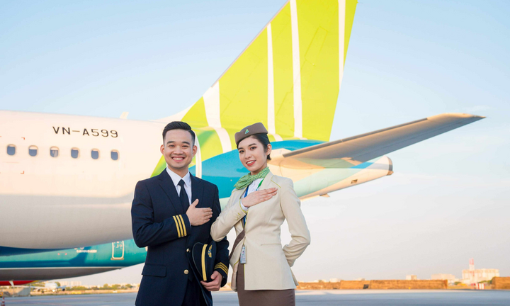 Bỏ nghề tiếp viên hàng không, mẹ một con thành thủ khoa đại học - Ảnh 2. Bỏ nghề tiếp viên hàng không, mẹ một con thành thủ khoa đại học - Ảnh 2.