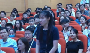 Bỏ nghề tiếp viên hàng không, mẹ một con thành thủ khoa đại học - Ảnh 7. Bỏ nghề tiếp viên hàng không, mẹ một con thành thủ khoa đại học - Ảnh 7.