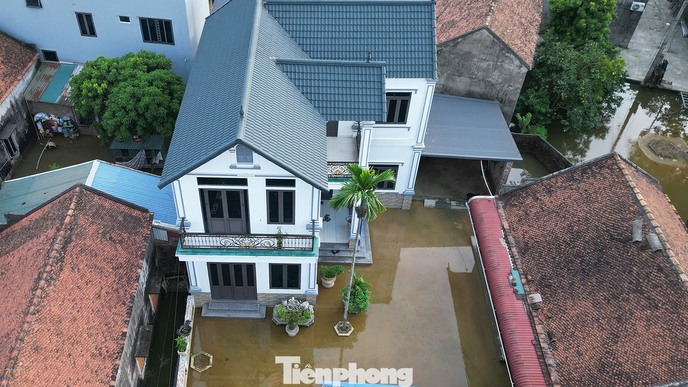 Những ngôi nhà trong biển nước ở ngoại thành Hà Nội - Ảnh 7. Những ngôi nhà trong biển nước ở ngoại thành Hà Nội - Ảnh 7.