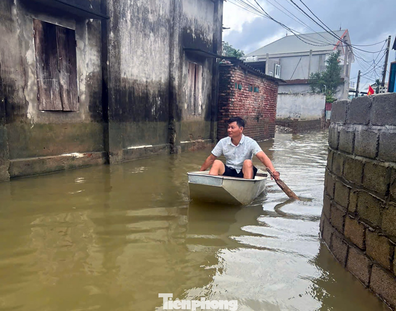 Những ngôi nhà trong biển nước ở ngoại thành Hà Nội - Ảnh 14. Những ngôi nhà trong biển nước ở ngoại thành Hà Nội - Ảnh 14.