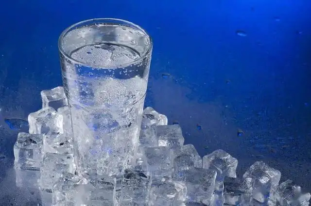 Uống nhiều nước chưa chắc đã tốt: 4 cách uống nước tai hại mà 9/10 người đang mắc phải- Ảnh 1. Uống nhiều nước chưa chắc đã tốt: 4 cách uống nước tai hại mà 9/10 người đang mắc phải- Ảnh 1.