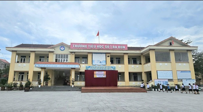 Yêu cầu kiểm điểm vụ bữa ăn ‘đạm bạc’ của học sinh gây xôn xao dư luận - Ảnh 2.