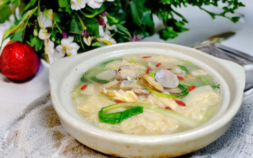 Bữa tối mùa thu cứ nấu món canh này là cả nhà xì xụp húp không ngừng, bao nhiêu cơm cũng hết