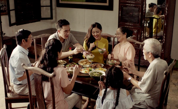 Trong mâm cơm, ông bà mẫu mực điển hình sẽ luôn dặn con cháu 7 điều này - Ảnh 1.