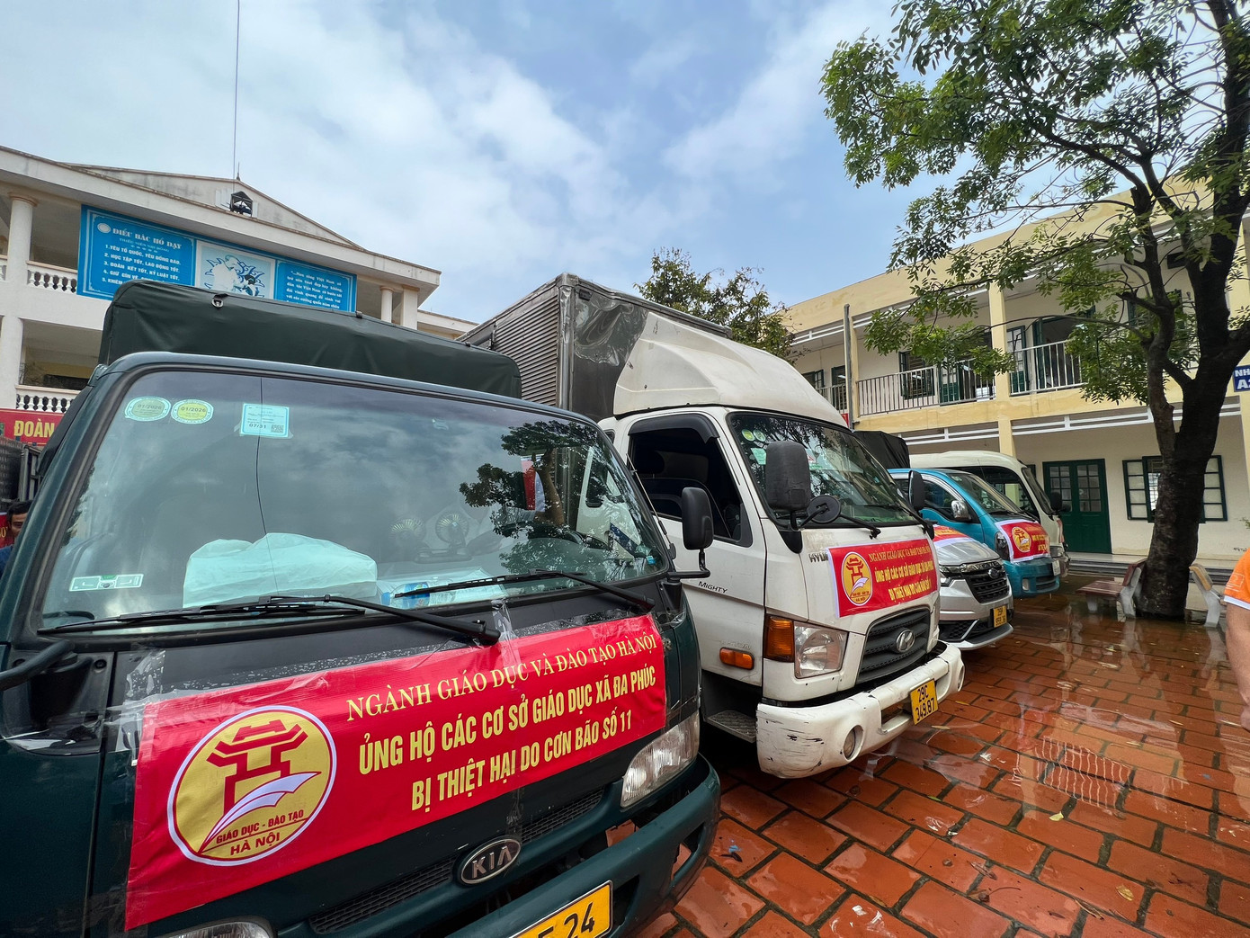 Hà Nội: Nhiều học sinh vẫn phải dùng thuyền đi học - Ảnh 4.