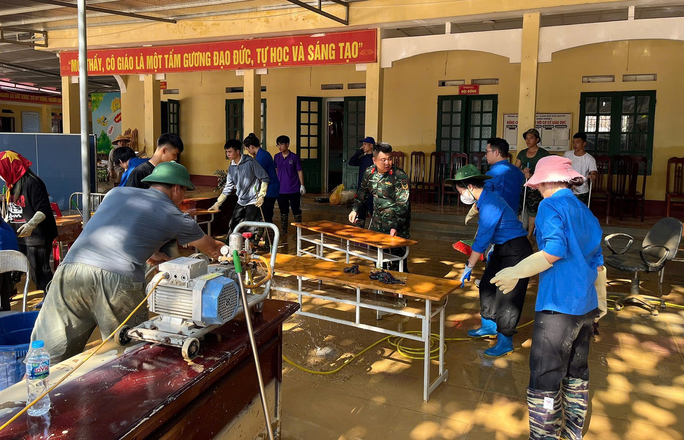 Nhiều trường mầm non ở Thái Nguyên tan hoang, bùn đất phủ kín sau bão lũ - Ảnh 23.