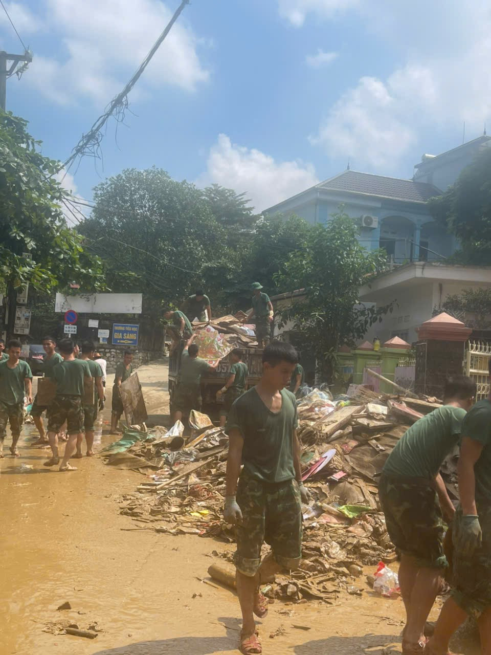 Nhiều trường mầm non ở Thái Nguyên tan hoang, bùn đất phủ kín sau bão lũ - Ảnh 5.