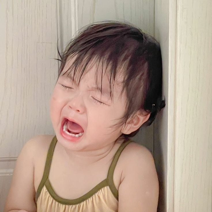 Trẻ ăn vạ là chuyện thường nhưng sẽ khó xử khi ở nơi công cộng, bố mẹ nên làm gì khi con nổi cơn giữa chốn đông người?- Ảnh 2.