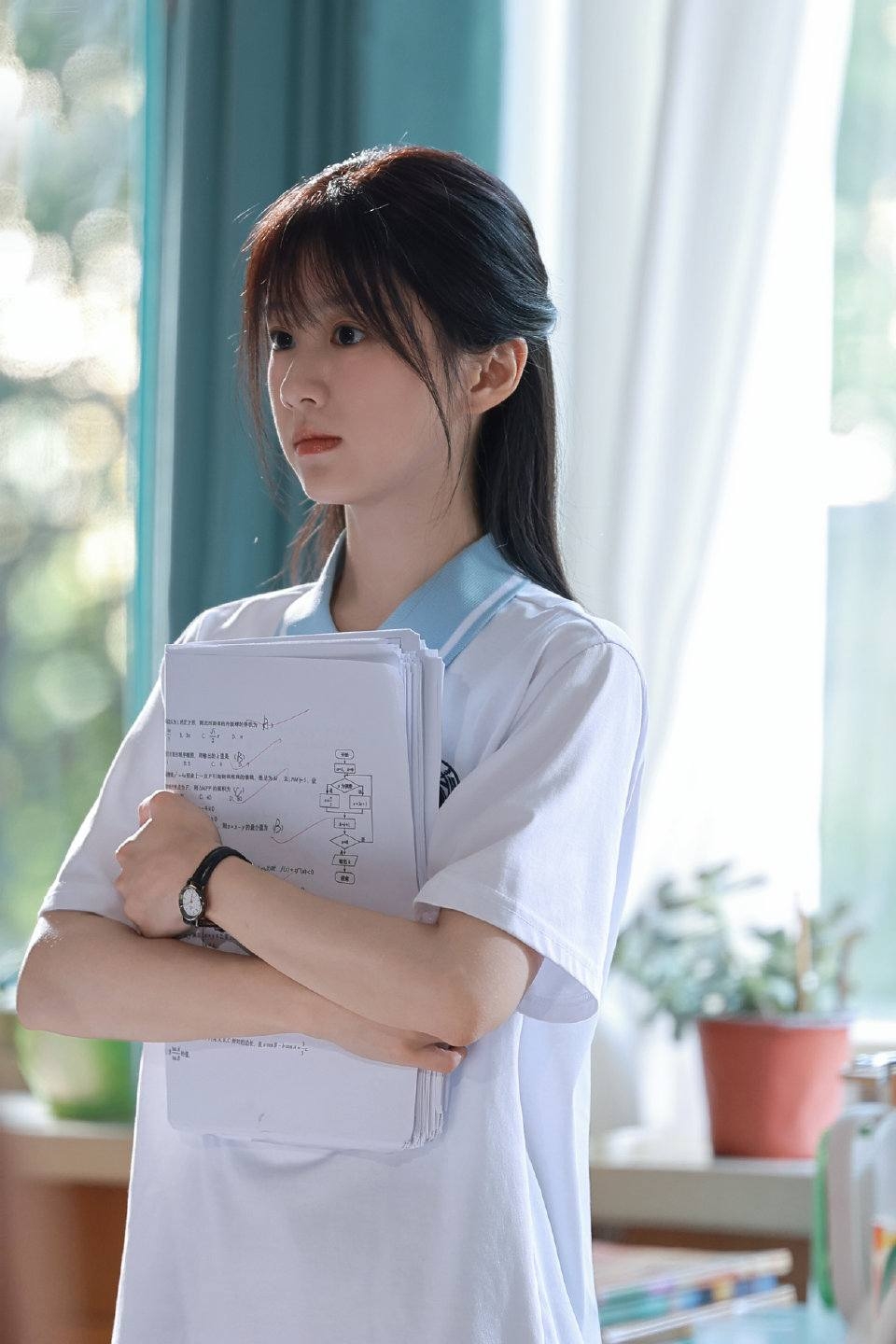 Nghĩ nát óc cũng không biết tả mỹ nhân này đẹp thế nào: Xinh hết phần người khác, visual sáng lóa mắt là có thật - Ảnh 9.