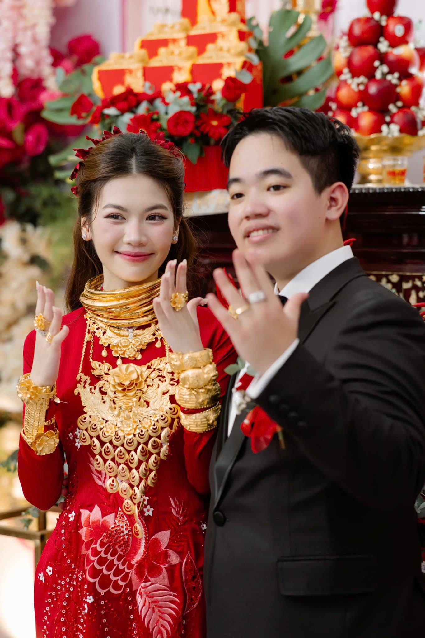 Vũ trụ con nhà giàu miền Tây “đem vàng của bố mẹ lên mạng bán” - Ảnh 13.
