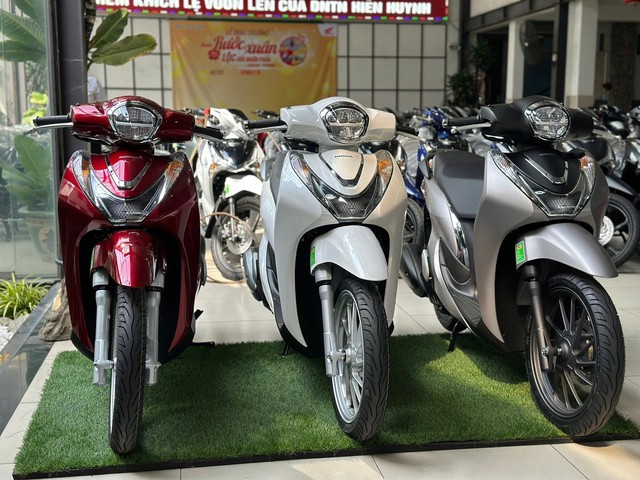 Giá xe Honda SH Mode tháng 10/2025: Đại lý &quot;hét&quot; giá chênh gần 9 triệu đồng - Ảnh 3.