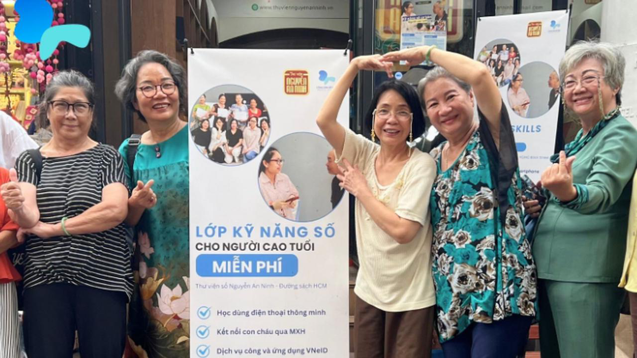 Người cao tuổi bắt sóng công nghệ, sống khỏe, sống vui, sống an toàn- Ảnh 1. Người cao tuổi bắt sóng công nghệ, sống khỏe, sống vui, sống an toàn- Ảnh 1.