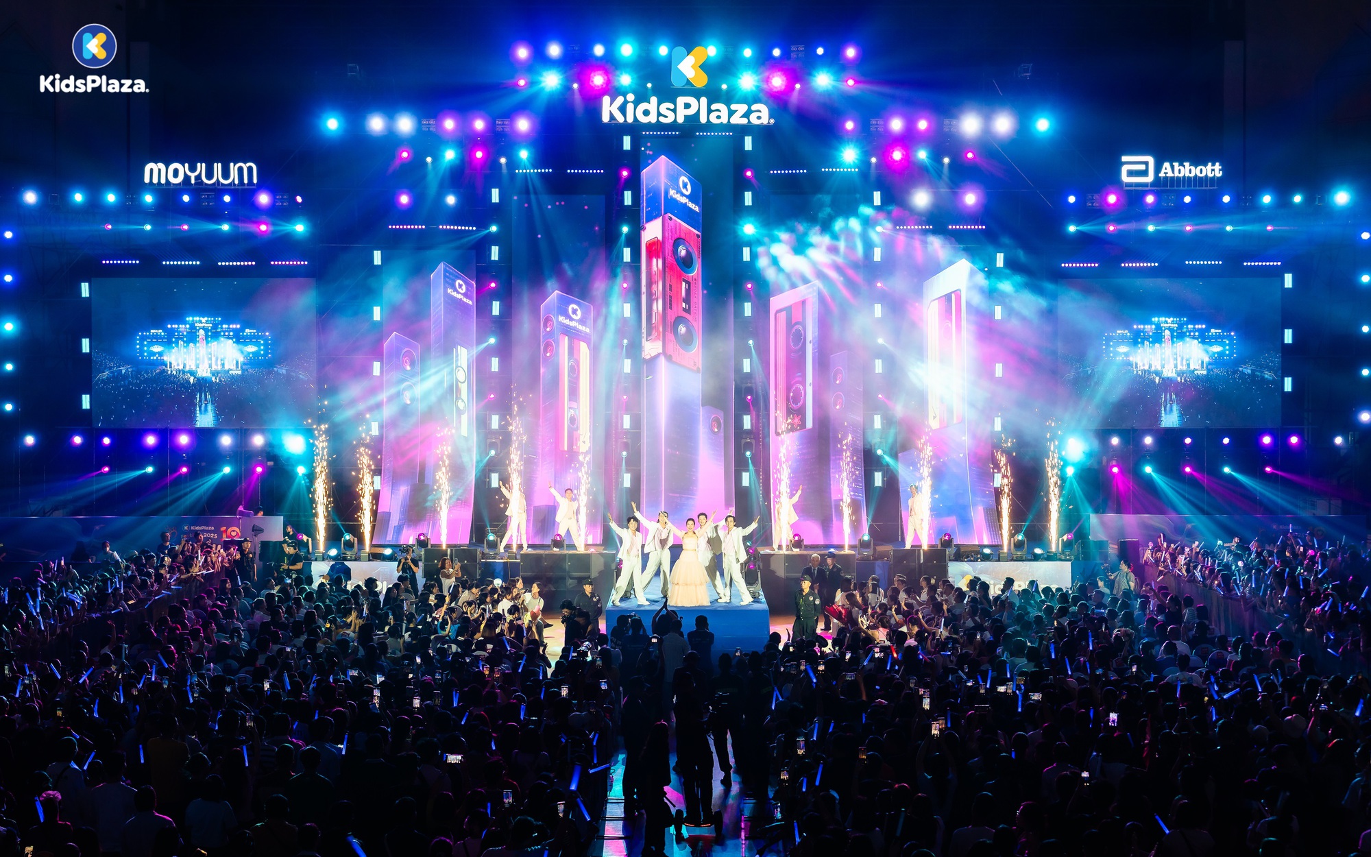  Festival Mẹ bầu & Em bé 2025 bùng nổ với Vươn Concert KidsPlaza - đêm nhạc của cảm xúc và kết nối - Ảnh 1.