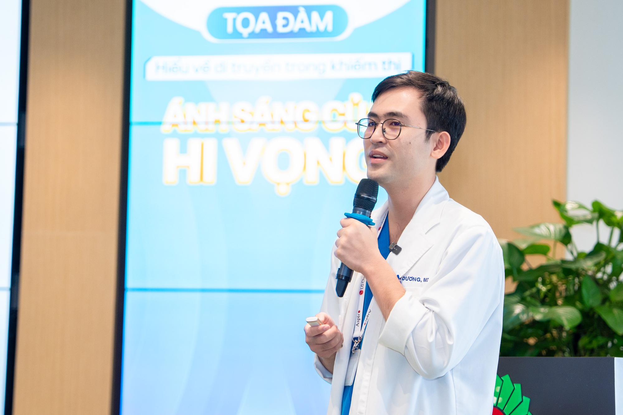 Ánh sáng hy vọng từ tọa đàm về di truyền trong khiếm thị - Ảnh 4.