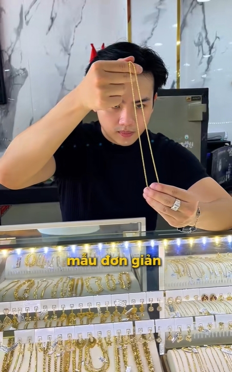Vũ trụ con nhà giàu miền Tây “đem vàng của bố mẹ lên mạng bán” - Ảnh 3.