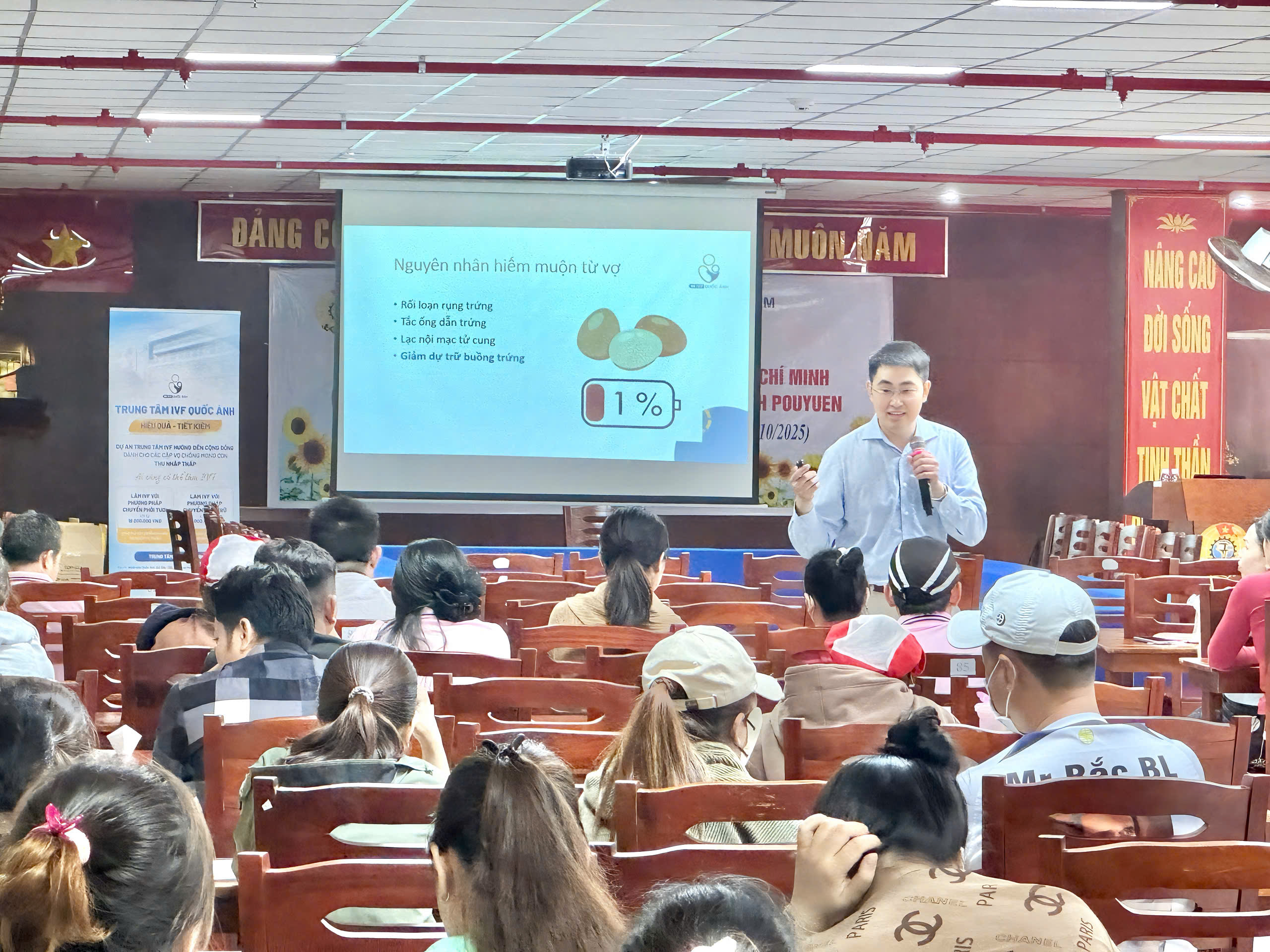 “Ống nghiệm tiết kiệm” và chia sẻ kiến thức hiếm muộn cho công nhân khu công nghiệp - Ảnh 1.