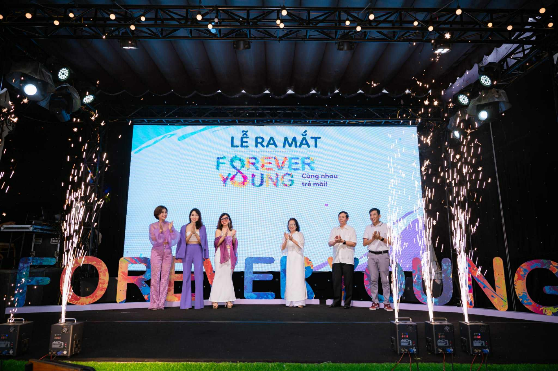 Forever Young: Hành trình trẻ - khỏe - đẹp bắt đầu từ lối sống tích cực - Ảnh 1.