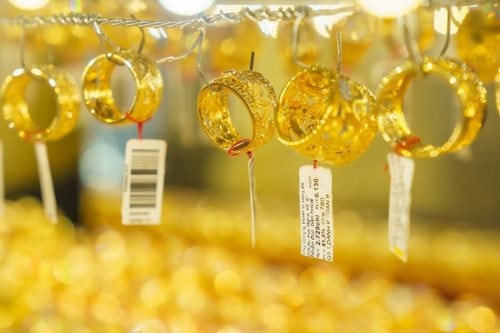 Chiều 13/10: Giá vàng nhẫn vượt mốc 143 triệu đồng/lượng - Ảnh 1.