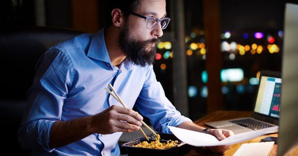 Để bụng đói đi ngủ hay ăn đêm có hại hơn? Chuyên gia chỉ ra sự thật khiến nhiều người phải thay đổi thói quen - Ảnh 3.