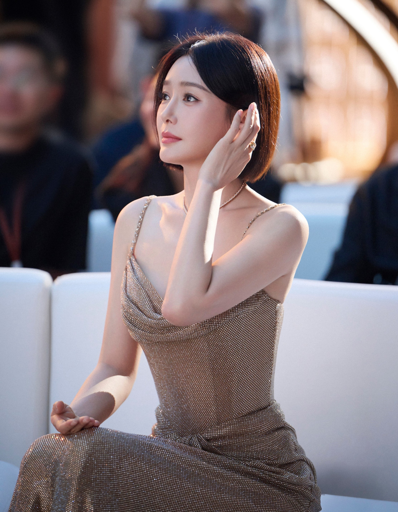 Vòng eo 'mỏng như tờ giấy A4' của Tần Lam - Ảnh 14.