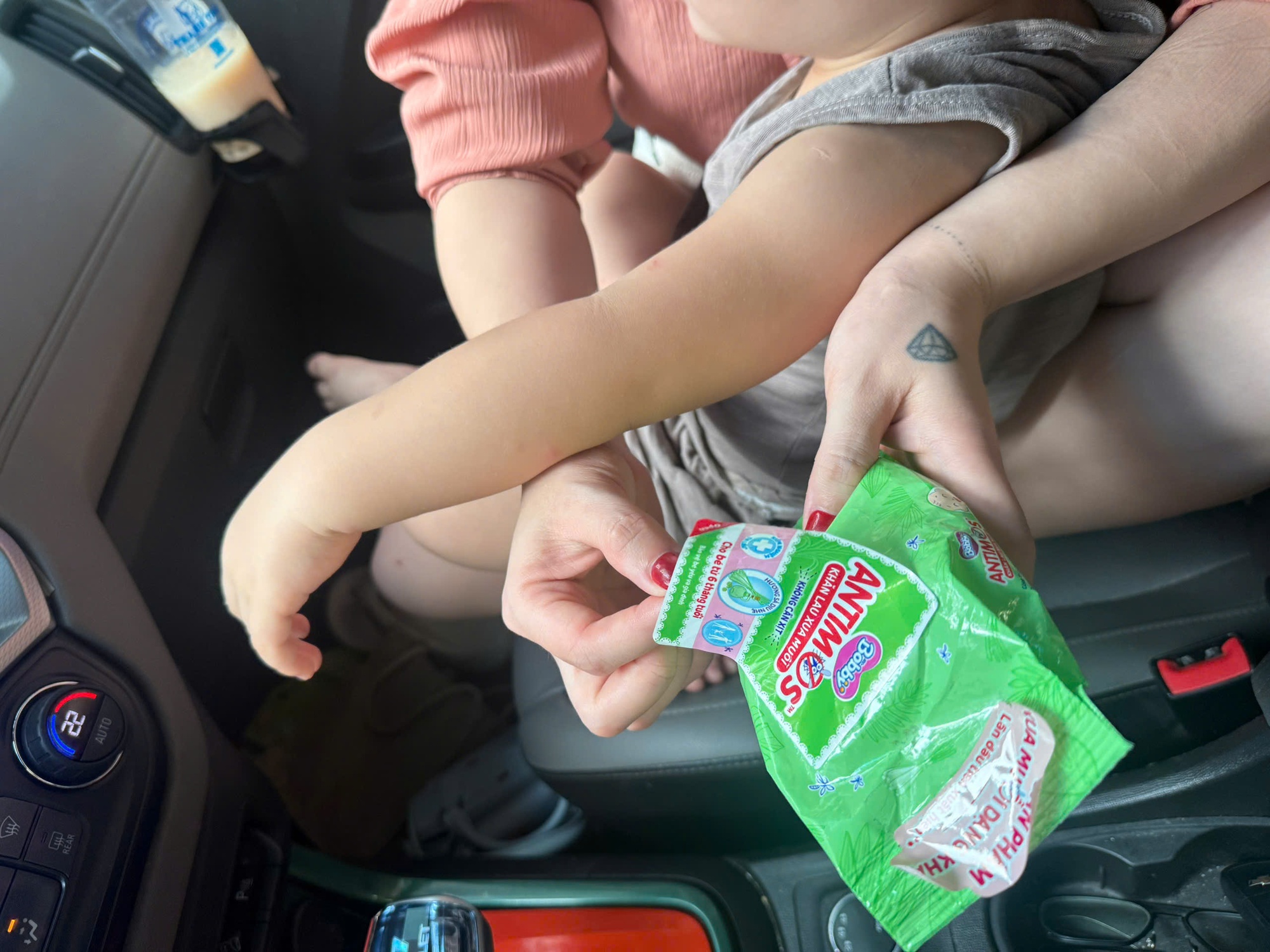 Check khăn ướt xua muỗi Bobby Antimos: Món “must-have” trong túi mẹ bỉm mùa mưa ẩm này- Ảnh 9.