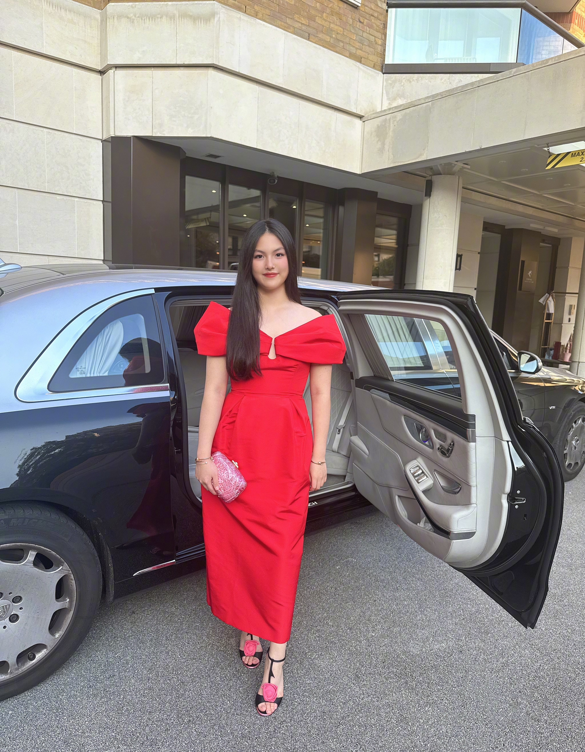 Con gái MC giàu nhất showbiz 15 tuổi đã có Rolls-Royce riêng, sinh nhật 16 tuổi ngồi Maybach 60 tỷ đồng: Bố mẹ tiết lộ 1 điều gây ngỡ ngàng - Ảnh 2.
