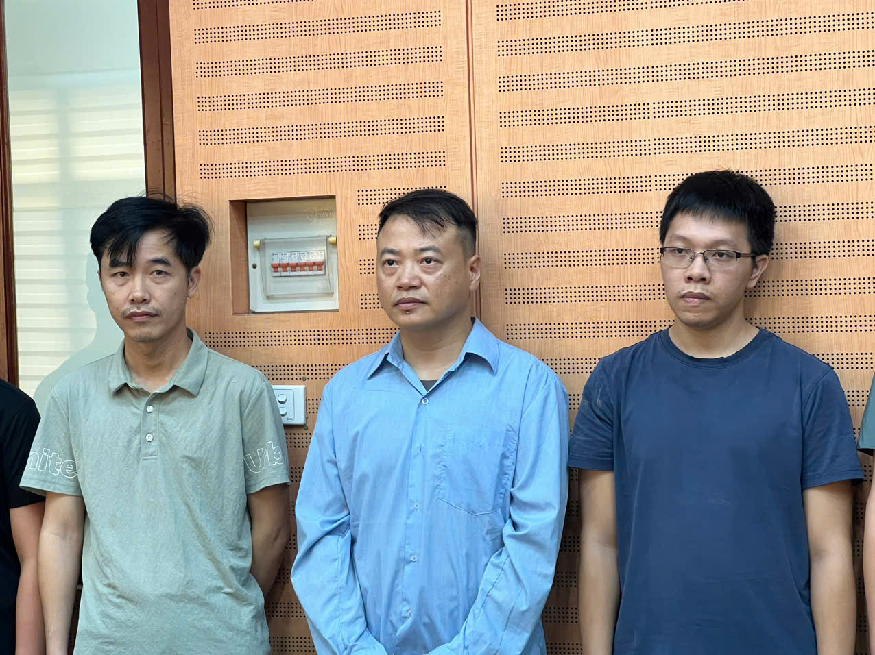 Shark Bình nhận lỗi - Ảnh 1. Shark Bình nhận lỗi - Ảnh 1.