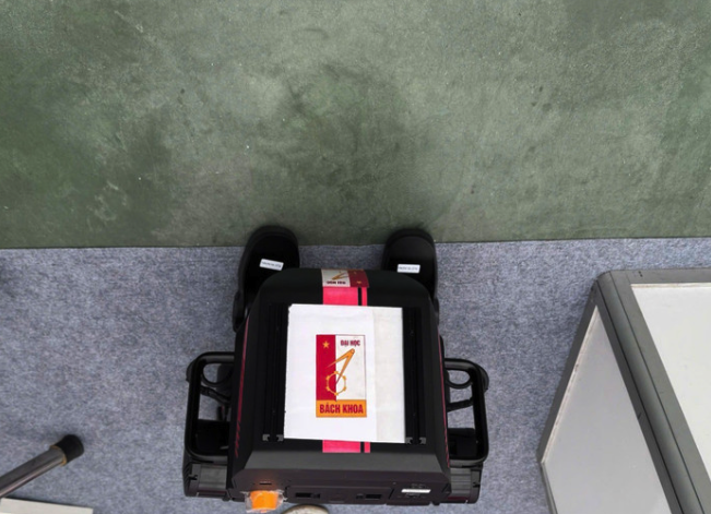 ĐH Bách Khoa Hà Nội nói gì về việc dán logo đè lên Robot Trung Quốc? - Ảnh 1. ĐH Bách Khoa Hà Nội nói gì về việc dán logo đè lên Robot Trung Quốc? - Ảnh 1.