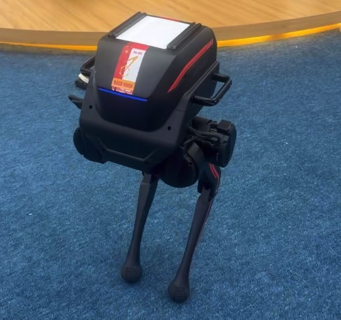 ĐH Bách Khoa Hà Nội nói gì về việc dán logo đè lên Robot Trung Quốc? - Ảnh 2. ĐH Bách Khoa Hà Nội nói gì về việc dán logo đè lên Robot Trung Quốc? - Ảnh 2.