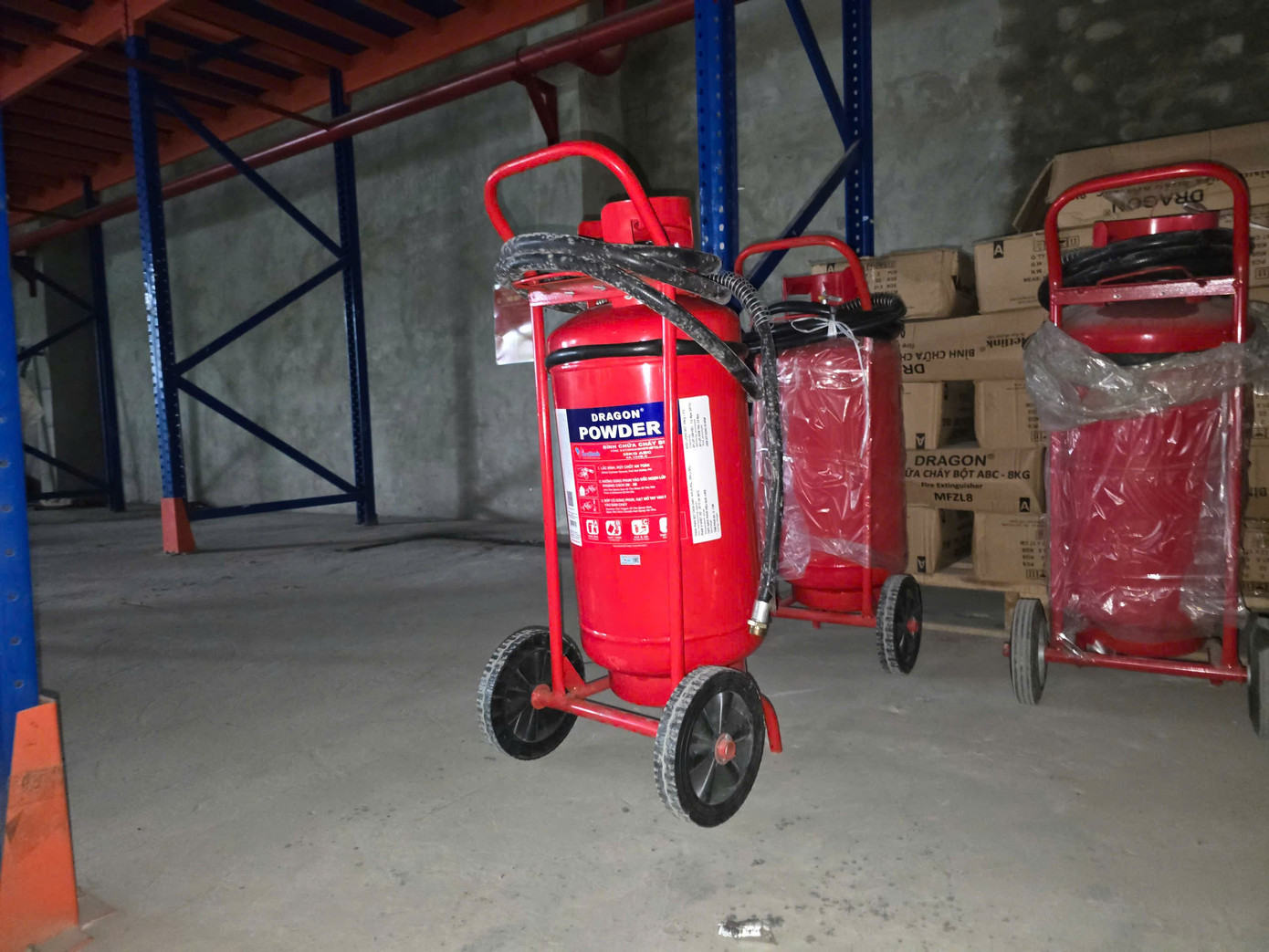 Bán 3 triệu bình chữa cháy giả ra thị trường, thu 1.000 tỷ đồng - Ảnh 2. Bán 3 triệu bình chữa cháy giả ra thị trường, thu 1.000 tỷ đồng - Ảnh 2.