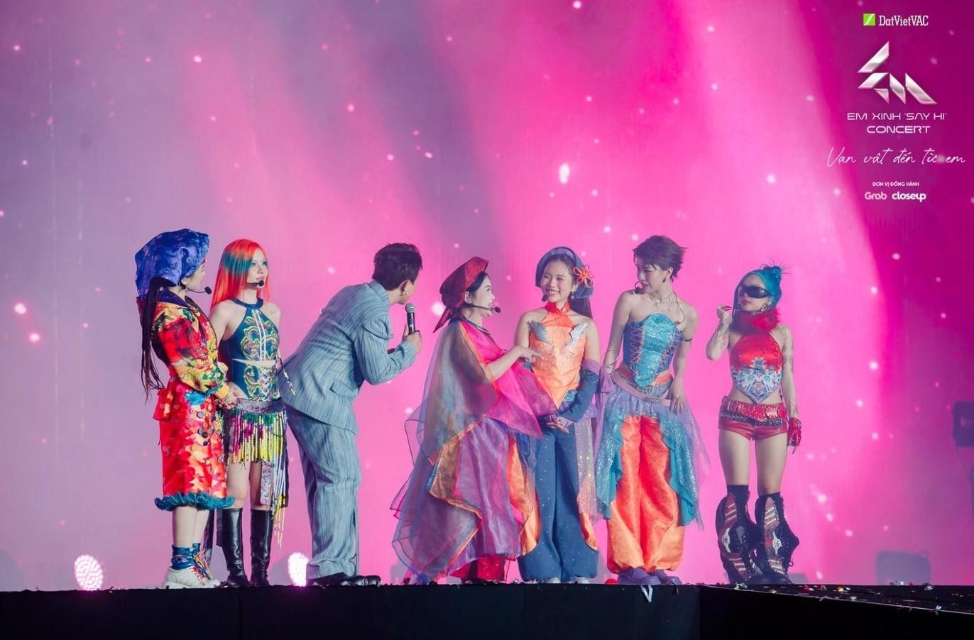 concertday2emxinh-1760336138597844620934-1760423998358-1760424003477679493031.jpg
