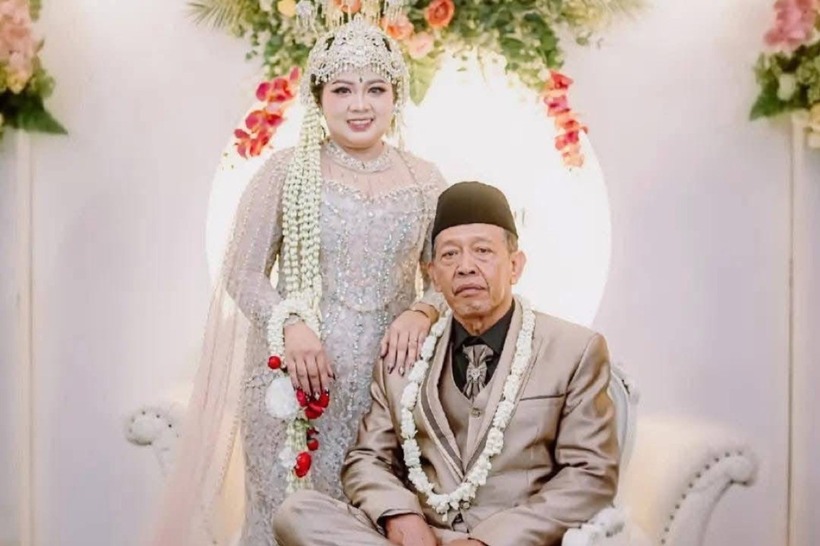 cu-ong-74-tuoi-cuoi-vo-kem-50-tuoi-dan-mang-day-song-vi-sinh-le-4-7-ty-1-15533284-1760413799656-17604137997361714056537.jpg