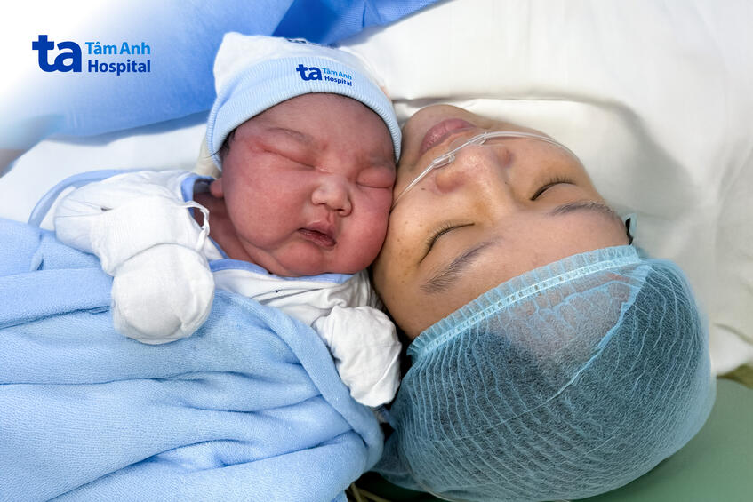 Bé trai chào đời nặng 5kg nhờ hưởng gene trội từ bố mẹ: Em bé Bé trai chào đời nặng 5kg nhờ hưởng gene trội từ bố mẹ: Em bé