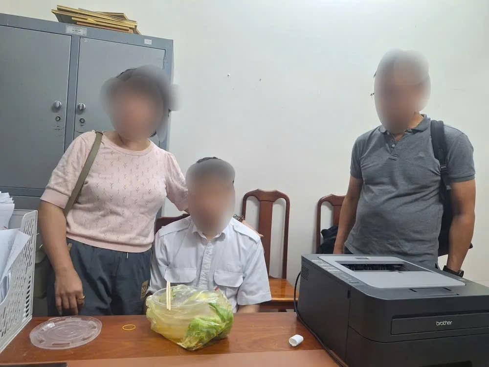'Bắt cóc online' tấn công giới trẻ: Sở GD&ĐT TPHCM ra thông báo khẩn - Ảnh 1. 'Bắt cóc online' tấn công giới trẻ: Sở GD&ĐT TPHCM ra thông báo khẩn - Ảnh 1.