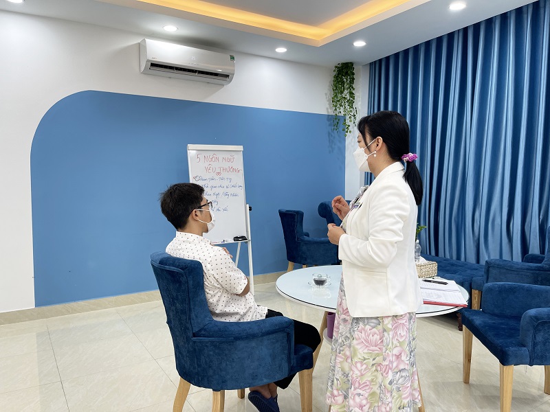 Liên tục có biểu hiện lạ vào buổi sáng, người đàn ông 41 tuổi liền giao lại toàn bộ quyền quản lý kinh doanh khách sạn cho vợ và cái kết sau 4 năm- Ảnh 1. Liên tục có biểu hiện lạ vào buổi sáng, người đàn ông 41 tuổi liền giao lại toàn bộ quyền quản lý kinh doanh khách sạn cho vợ và cái kết sau 4 năm- Ảnh 1.