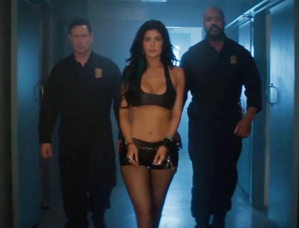 king-kylie-10-12-25-113382582-1760409967619414626137-1760426776909-1760426782292649257874.jpg