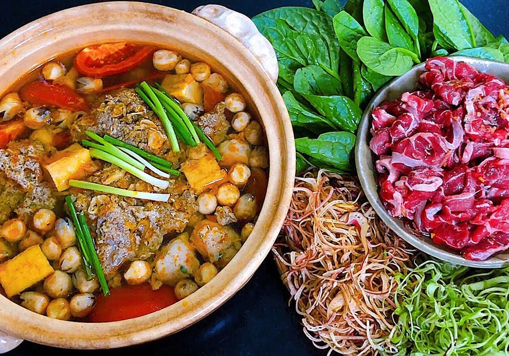 Món bán đầy vỉa hè Việt lên đài Hàn Quốc, một suất 3-4 người ăn, du khách nhận xét: Món bán đầy vỉa hè Việt lên đài Hàn Quốc, một suất 3-4 người ăn, du khách nhận xét: