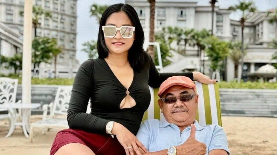 NSND Việt Anh và bạn gái đã kết hôn - Ảnh 1. NSND Việt Anh và bạn gái đã kết hôn - Ảnh 1.