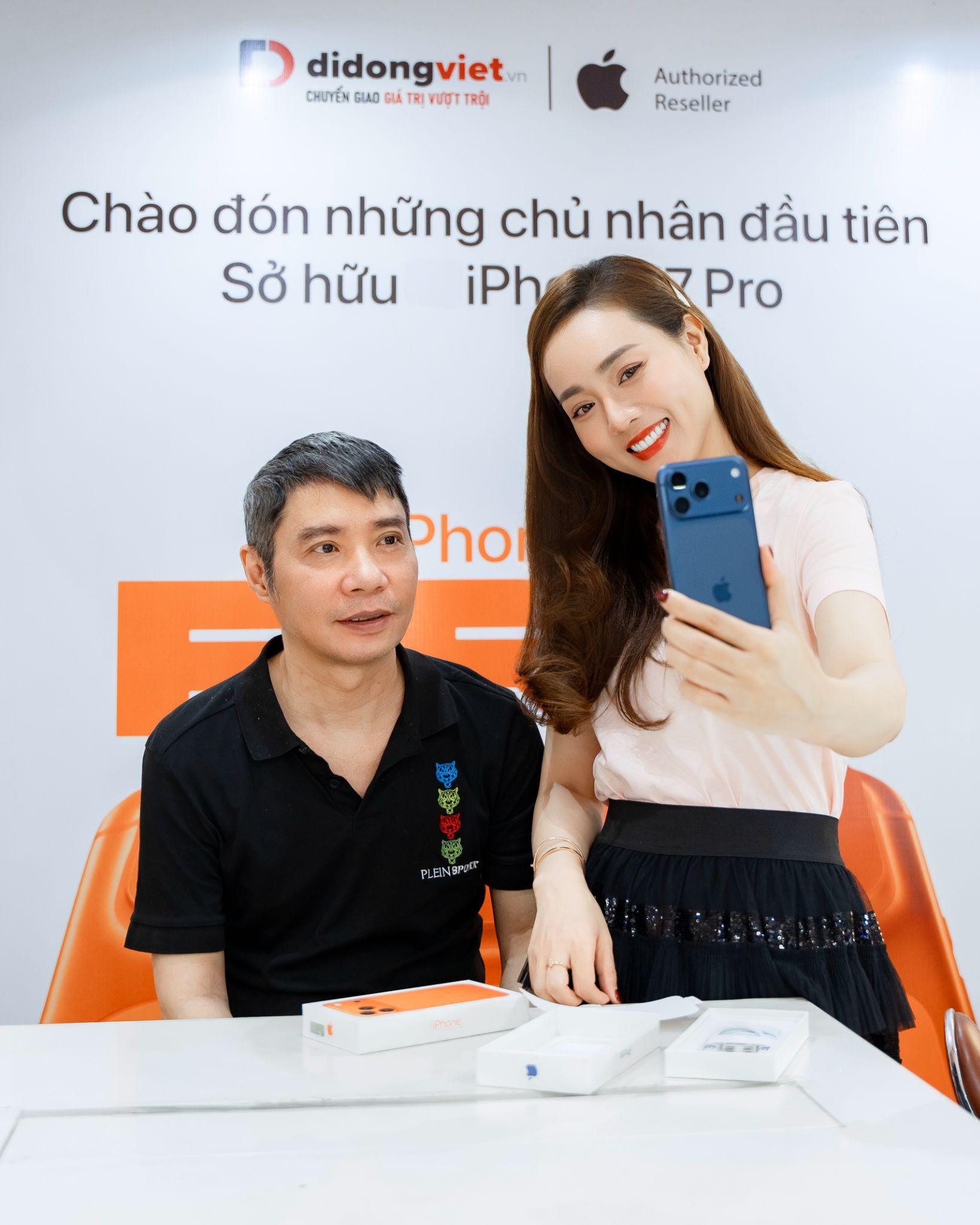 iPhone mới ra mắt, nghệ sĩ Việt lại rộn ràng iPhone mới ra mắt, nghệ sĩ Việt lại rộn ràng