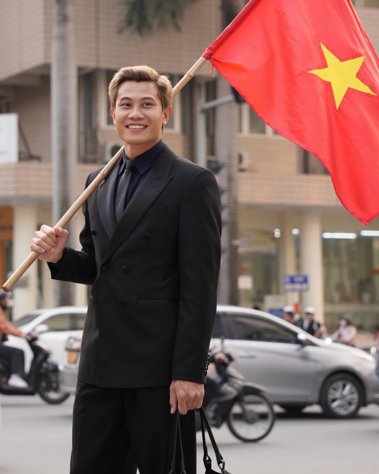 Nam diễn viên Mưa Đỏ rơi nước mắt: Chào anh Tạ nhé...- Ảnh 7. Nam diễn viên Mưa Đỏ rơi nước mắt: Chào anh Tạ nhé...- Ảnh 7.